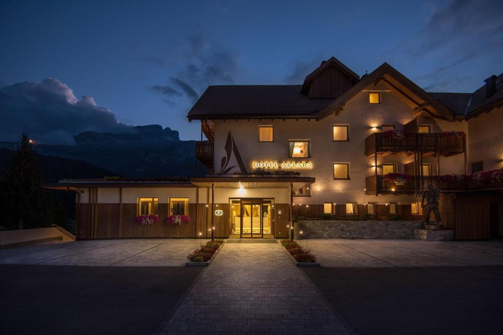 Hotel Arlara กอร์วารา อิน บาเดีย ภายนอก รูปภาพ